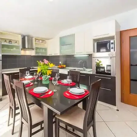 Three Bedroom فيلة تروغير