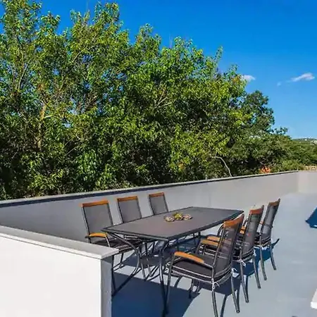 فيلة Three Bedroom *
