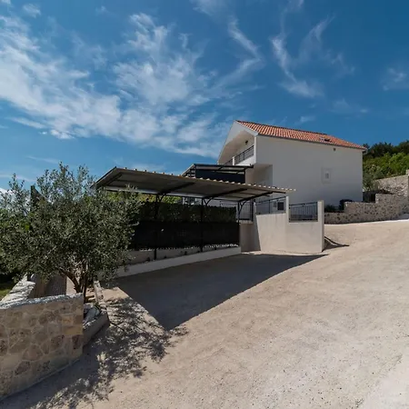Three Bedroom فيلة تروغير