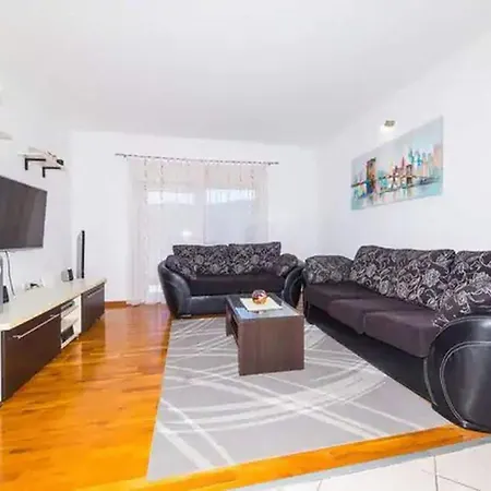 فيلة Three Bedroom تروغير