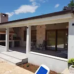 Three Bedroom トロギール