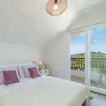 ヴィラ Three Bedroom トロギール