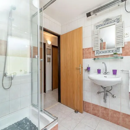 Three Bedroom Βίλα Τρογκίρ