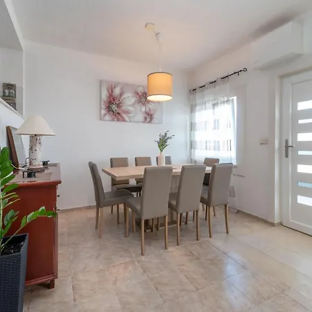 Three Bedroom * Τρογκίρ