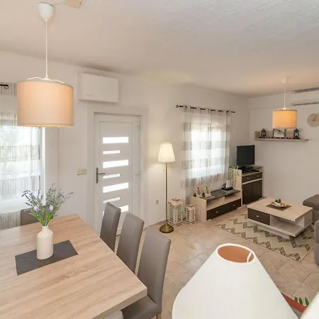 Three Bedroom Βίλα *
