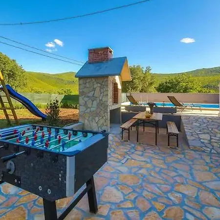 Βίλα Three Bedroom Τρογκίρ