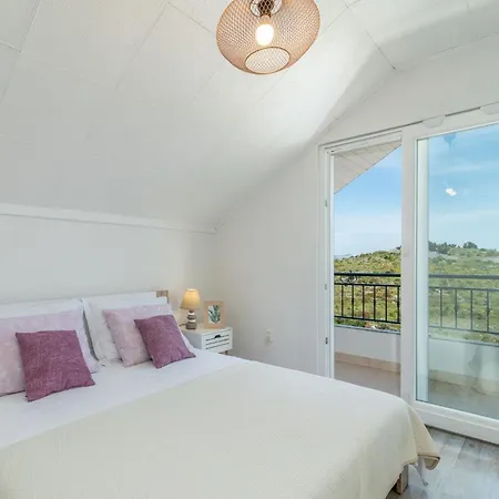 Βίλα Three Bedroom Τρογκίρ