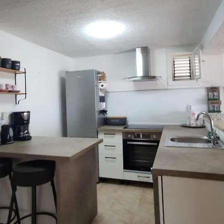 Three Bedroom Τρογκίρ