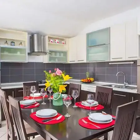 Three Bedroom Βίλα