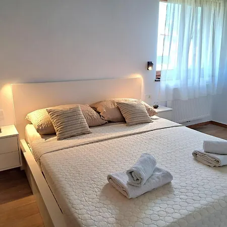 Three Bedroom Βίλα Τρογκίρ